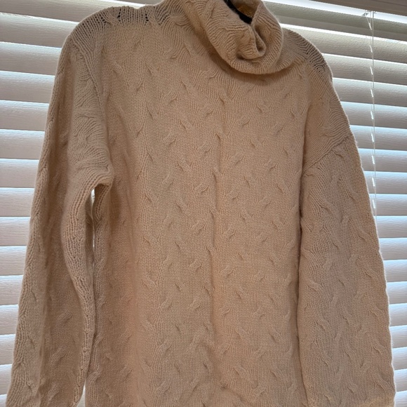 Neiman Marcus Cashmere Sweater - Picture 1 of 3